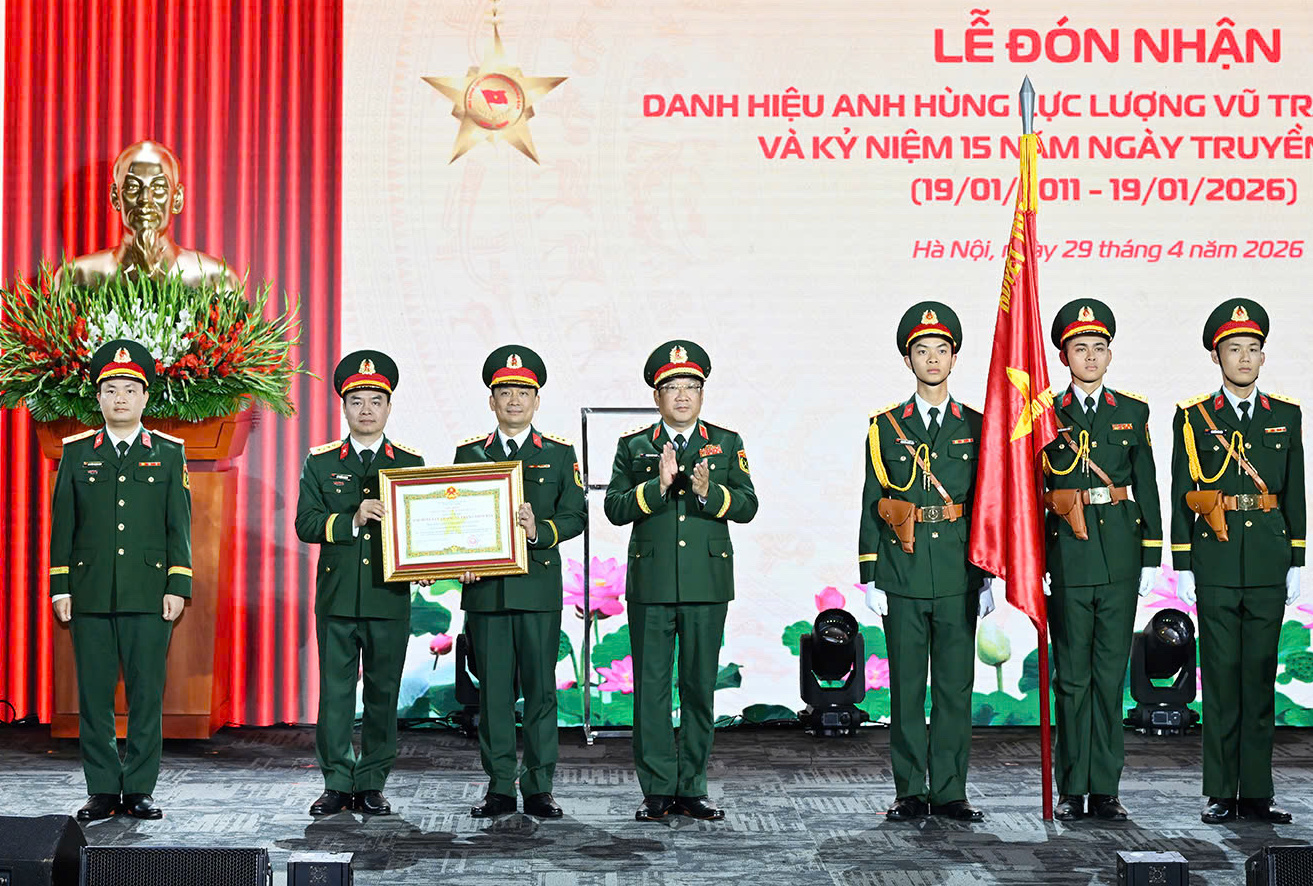 Tổng công ty Công nghiệp Công nghệ cao Viettel đón nhận danh hiệu Anh hùng LLVT nhân dân